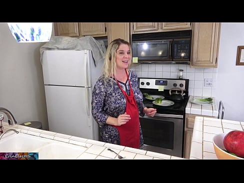 ❤️ Belle-mère qui le traie dans la cuisine avant son rendez-vous. ❤️ Porno anal at us ❌️